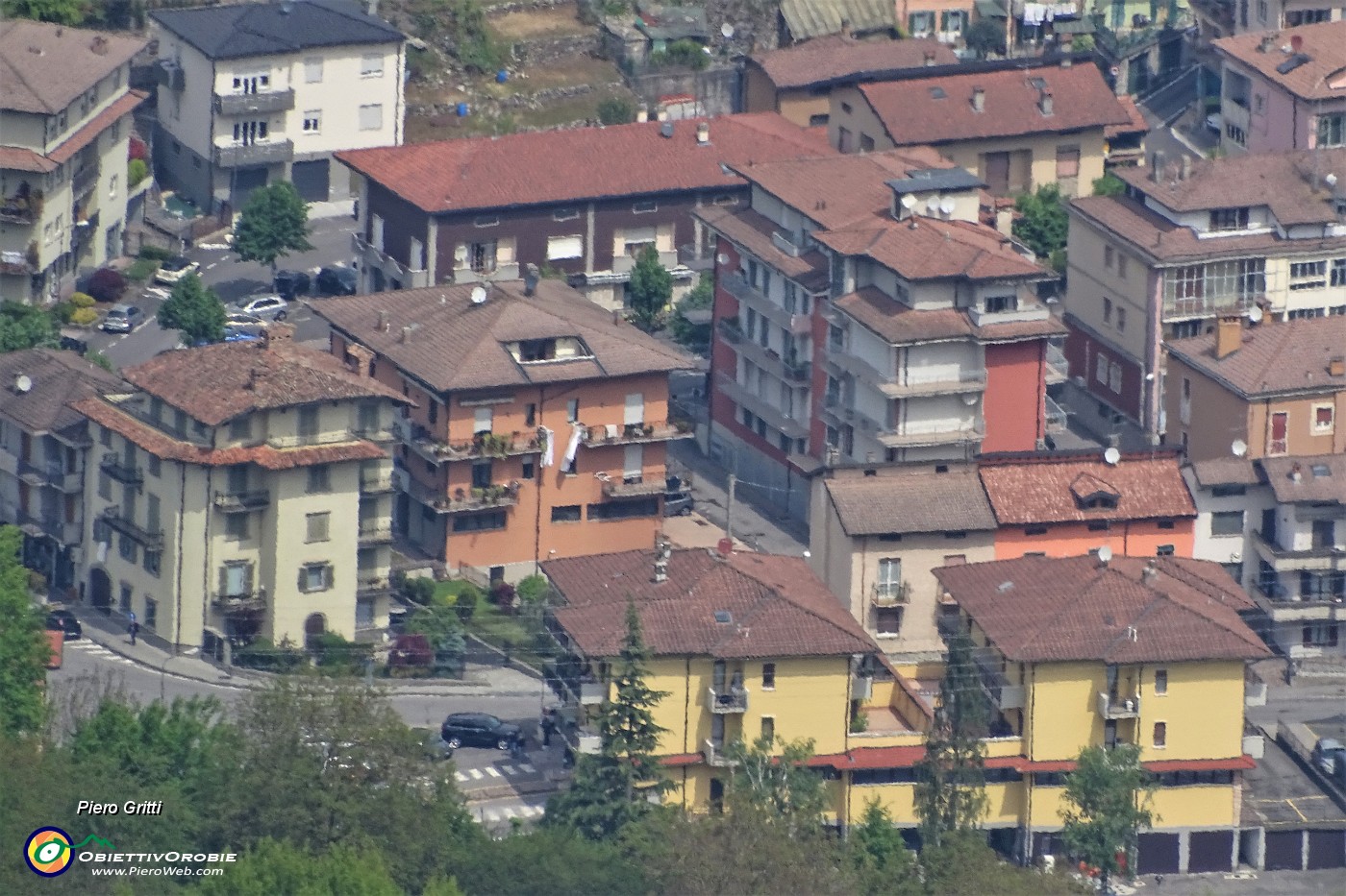 04 Dal sent. CAI 504 zoom su casa mia.JPG